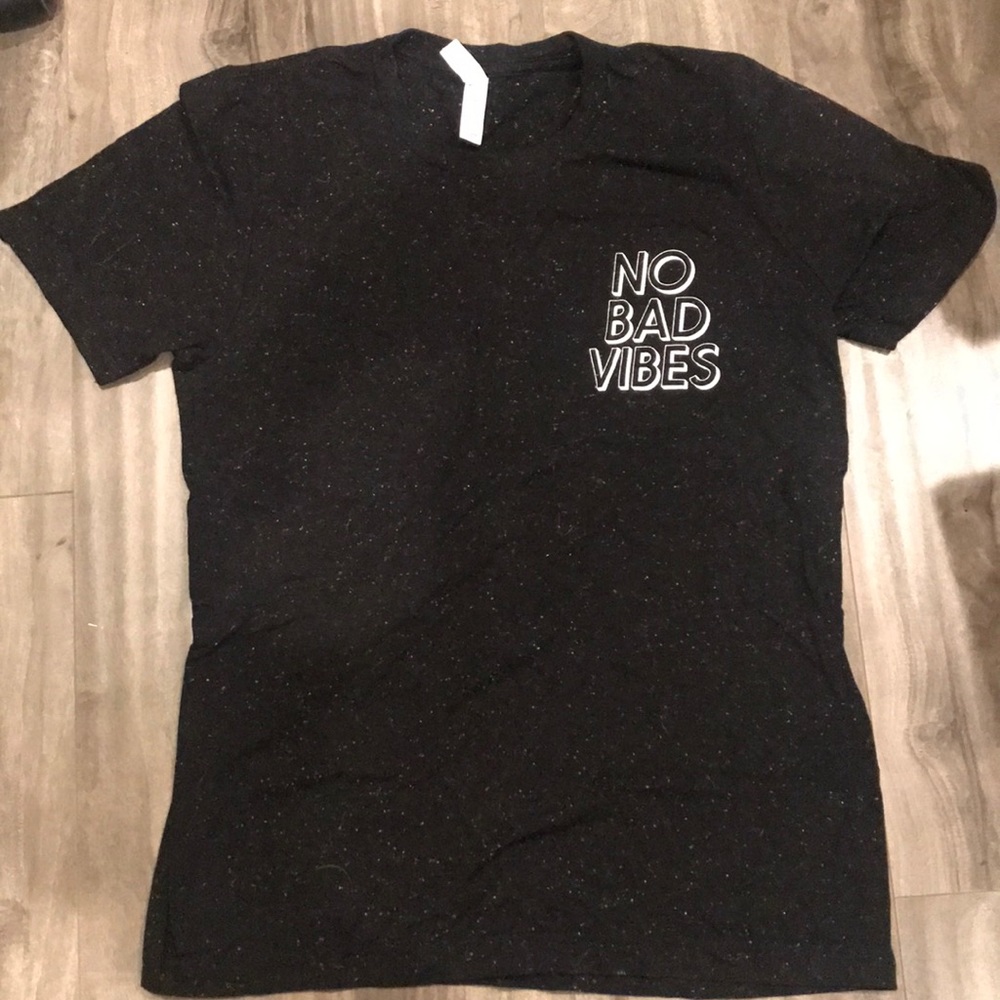 NO BAD VIBES 👏🏻 tee shirt